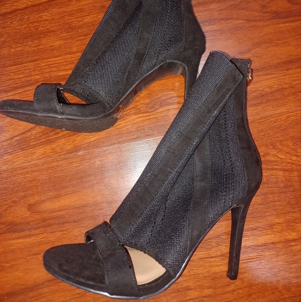 Black heels with gold zipper